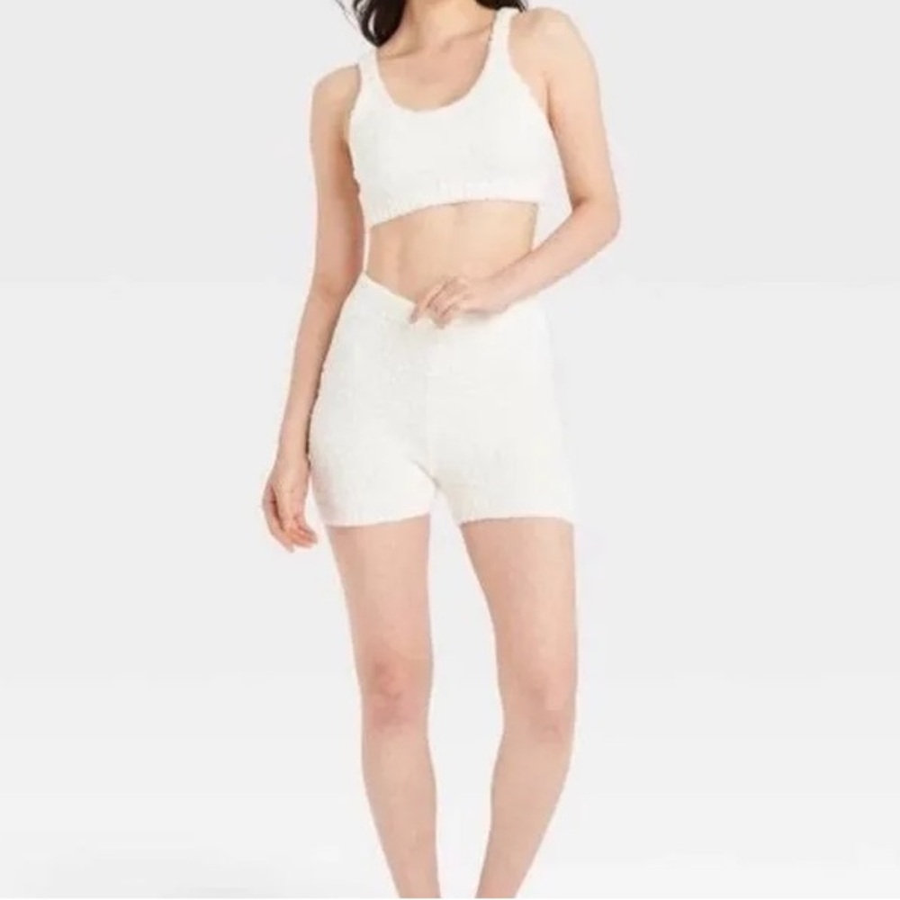 Colsie Cozy Feather Yarn Lounge Shorts & Cropped Tank Top Set - Off White